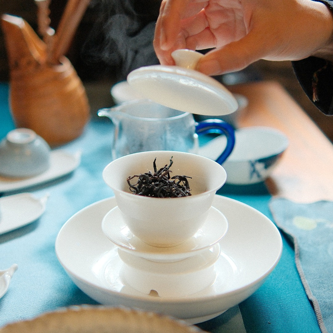 Mo Ya Low Caffeine Red Tea brewing in Gaiwan